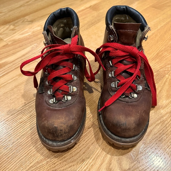 Women’s vintage all leather hiking boots size 6.5 - Picture 1 of 12